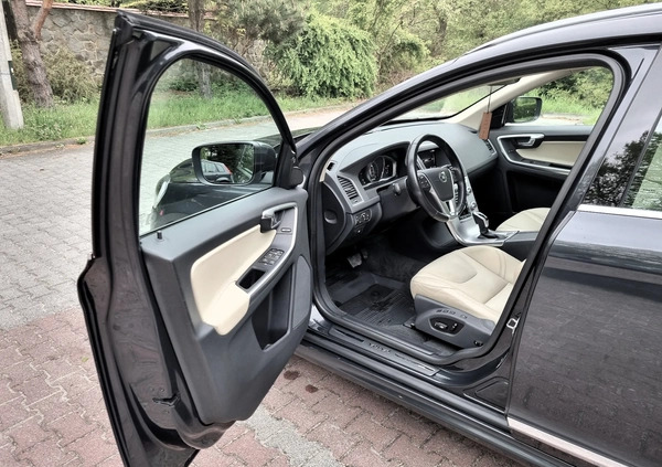 Volvo XC 60 cena 103900 przebieg: 132000, rok produkcji 2017 z Kraków małe 172
